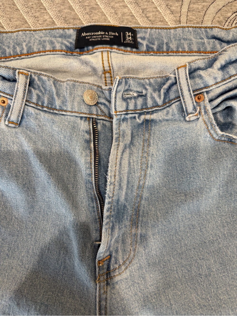 Abercrombie & Fitch Light Wash Relaxed Men’s Jeans